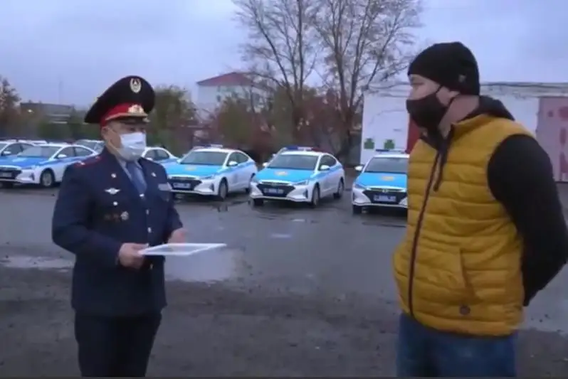 Автолюбителя, задержавшего пьяного водителя за рулем, наградили в Нур-Султане