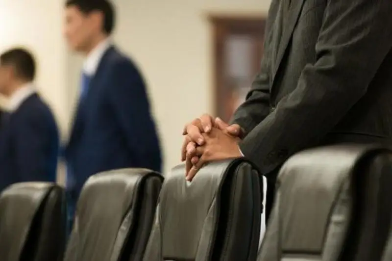 Президент поручил ускорить сроки сокращения госаппарата и работников квазигоссектора