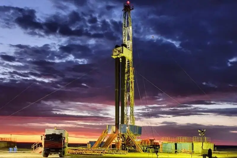 Нефтяной фонтан забил на месторождении в Мангыстауской области