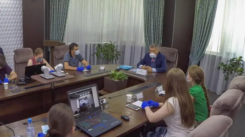 Аким ВКО провел встречу с врачами из Татарстана