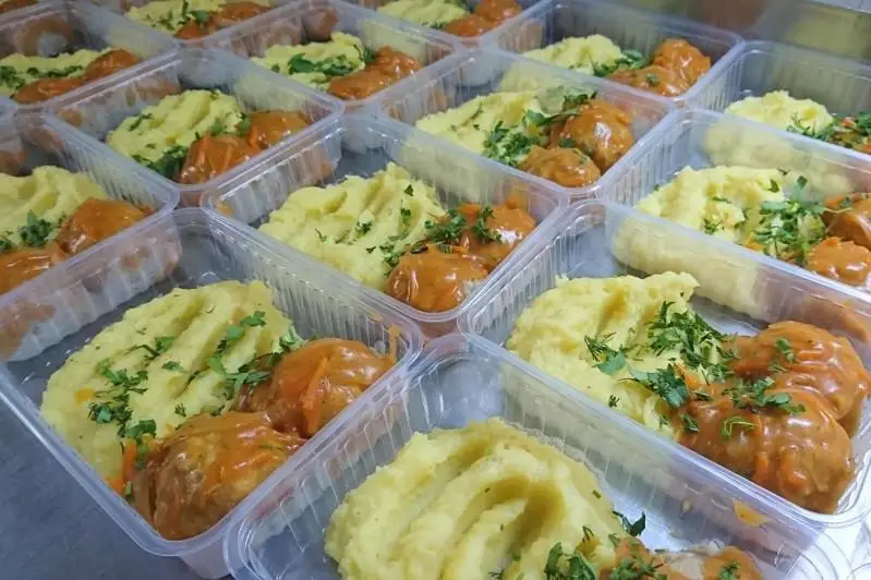 Bizbirgemiz: одиноким пенсионерам развозят обеды в Кокшетау