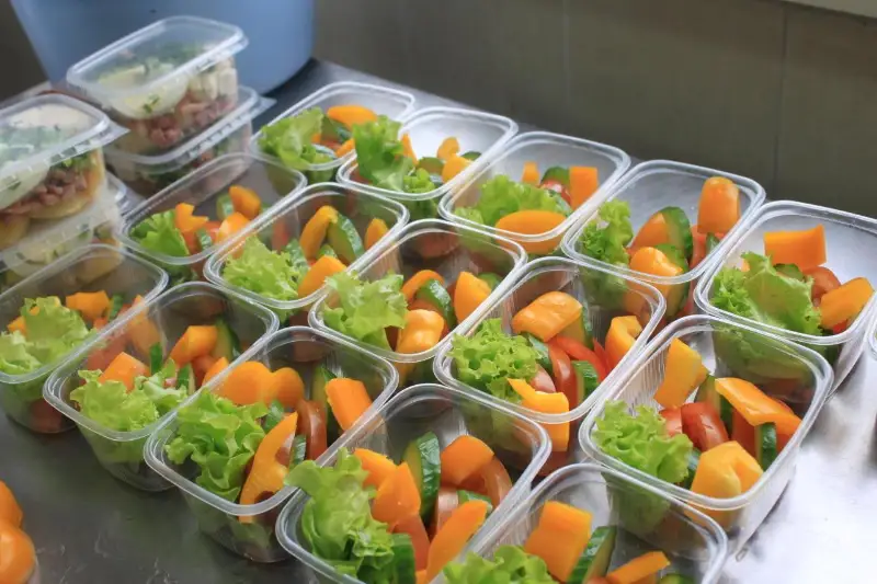 Помощь бизнеса: рестораторы столицы доставят горячее питание на блок-посты и в больницы