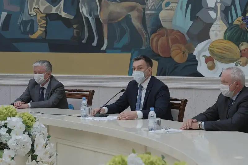 Более 400 карагандинцев наградили юбилейной медалью к 25-летию Конституции РК