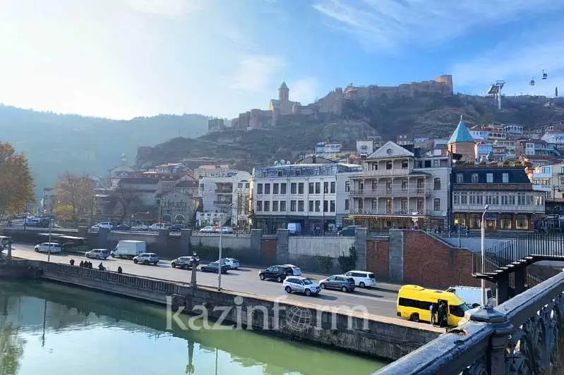 Безопасный город, гостеприимные полицейские и вкусная еда: чем Тбилиси привлекает туристов