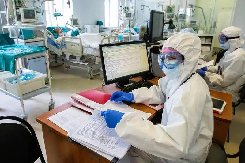 Число зарегистрированных случаев коронавируса в России превысило 900 тысяч