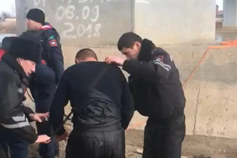 Провалившегося в Урал велосипедиста спасли в Атырау