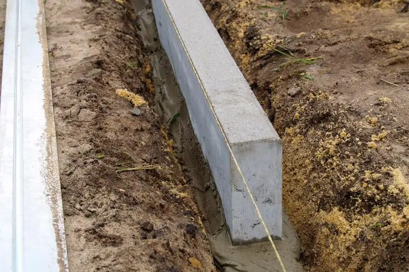 Демонтированные бордюры используют повторно в Алматы - акимат