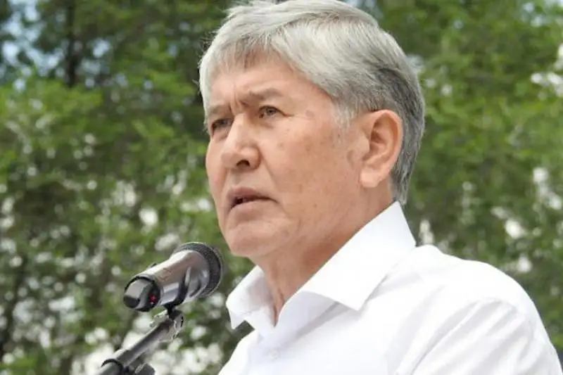 Генпрокуратура КР подозревает Алмазбека Атамбаева в преступлениях по 4 эпизодам