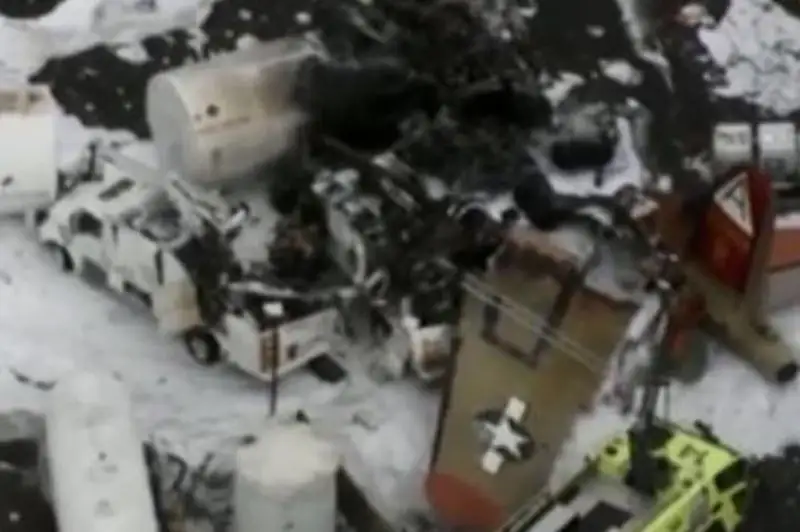 Семь человек погибли из-за падения бомбардировщика времен Второй мировой войны в США