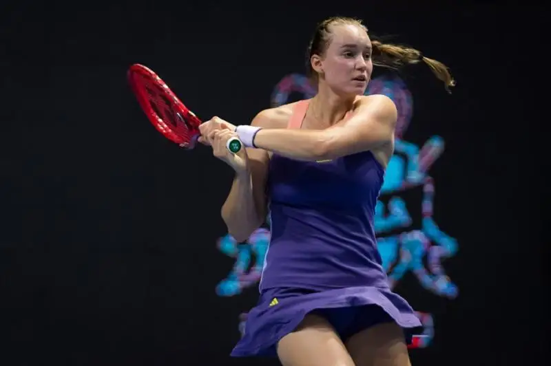 Елена Рыбакина обыграла третью ракетку мира на теннисном турнире серии WTA в ОАЭ