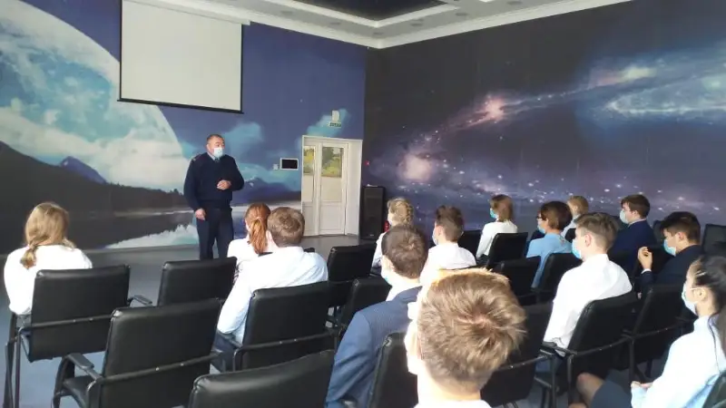 О работе в тандеме с населением рассказал участковый инспектор села Родина