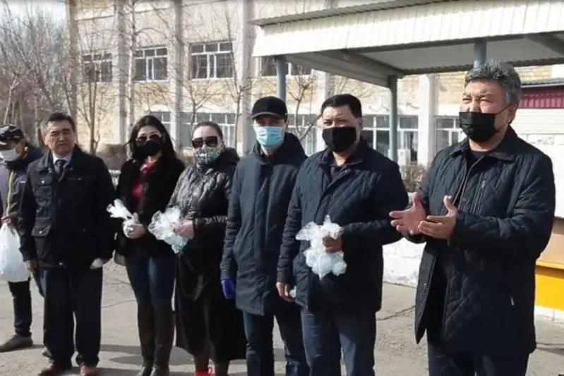 Артисты концертного объединения имени Кали Байжанова поддержали военнослужащих в Караганде