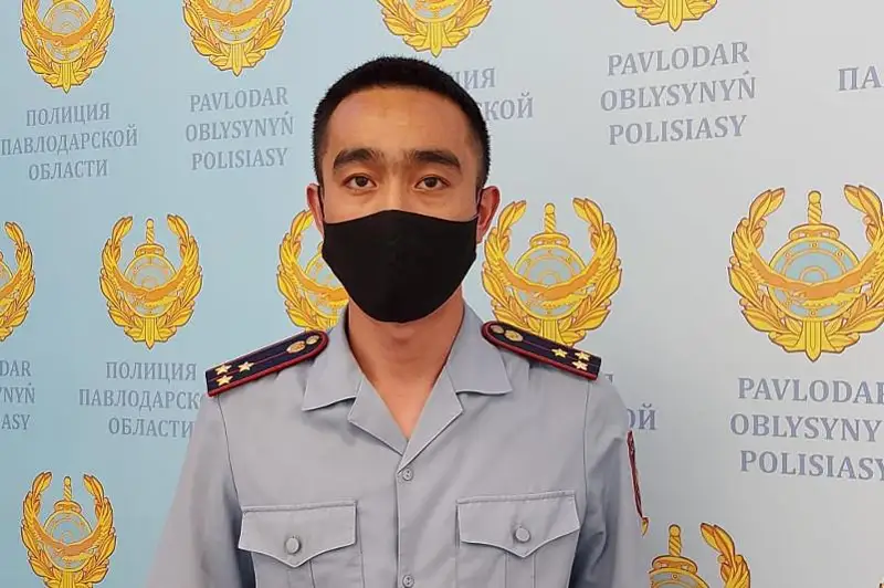 Простоял на трассе 4 часа – водитель из ЗКО поблагодарил павлодарского полицейского за помощь