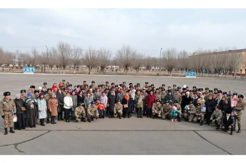 Командующий Десантно-штурмовыми войсками встретился с семьями миротворцев