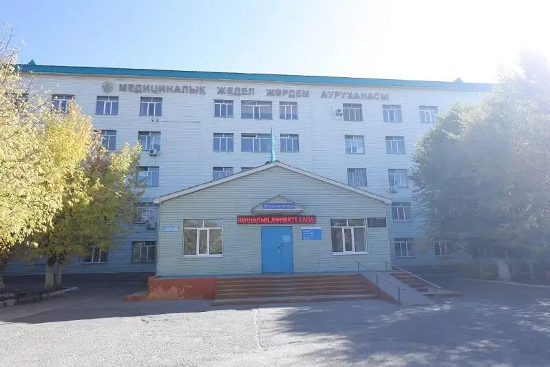 ДТП со школьниками: аким Актюбинской области навестил пострадавших детей