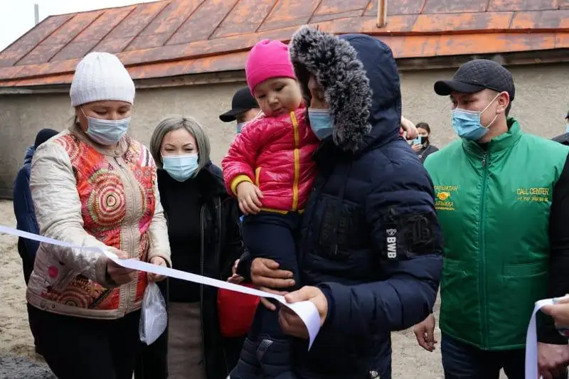 Многодетной семье подарили дом  в Семее