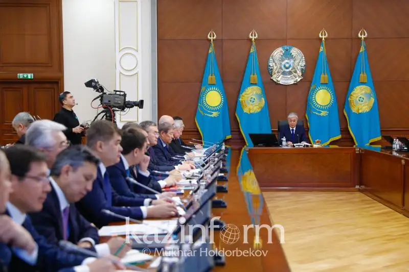 О раздутых штатах нацхолдингов высказался Президент РК