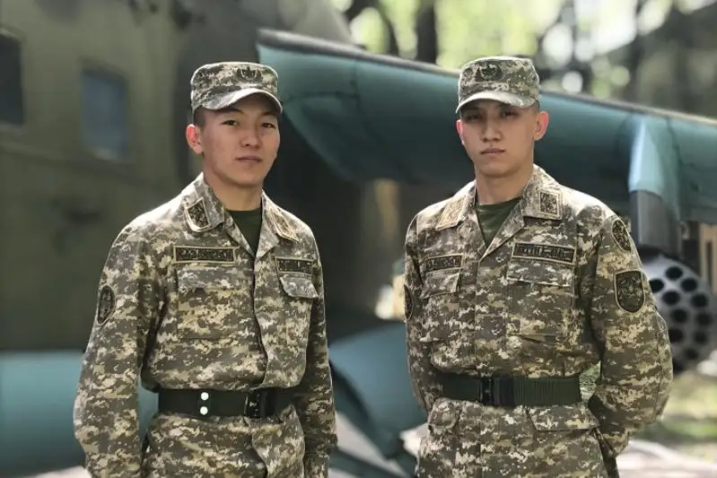 В Алматы военнослужащие спасли пострадавшего от грабителя пенсионера