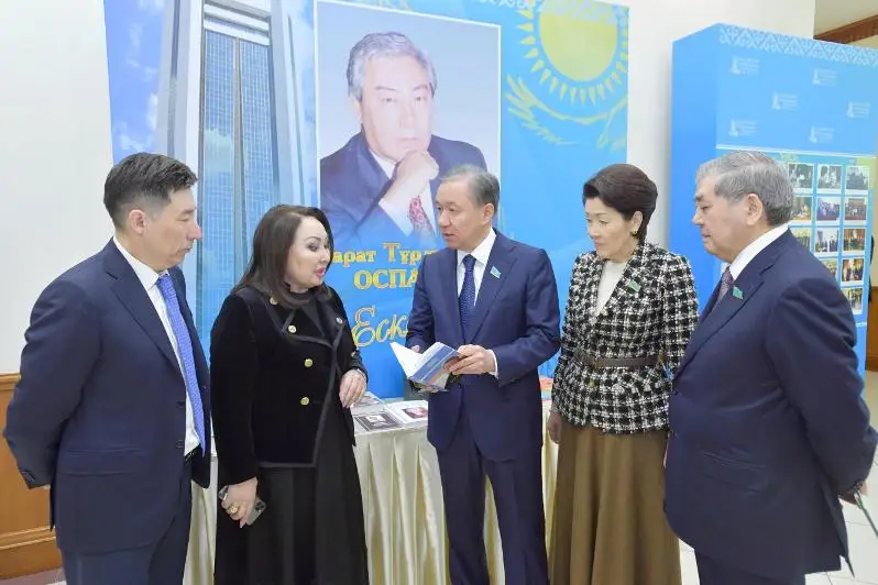В Мажилисе презентовали книгу о Марате Оспанове