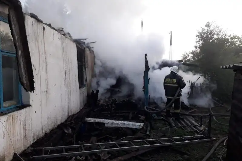 Сосед вынес из огня 78-летнюю бабушку в Акмолинской области