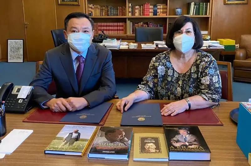 «Слова назидания» Абая на португальском языке презентовали в Лиссабоне