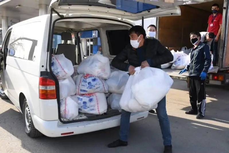 Добровольцы подключились к службе в карантинном жилом комплексе в Алматинской области