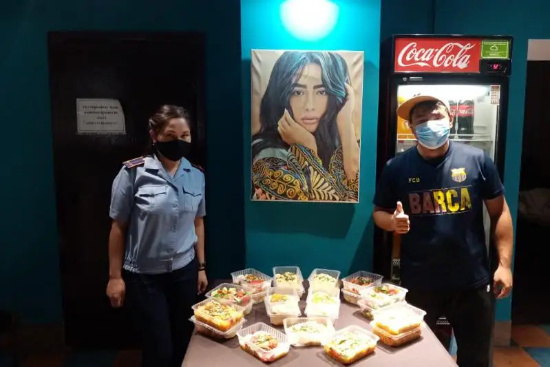 Комплексные обеды передали врачам сотрудники ДУИС в Семее