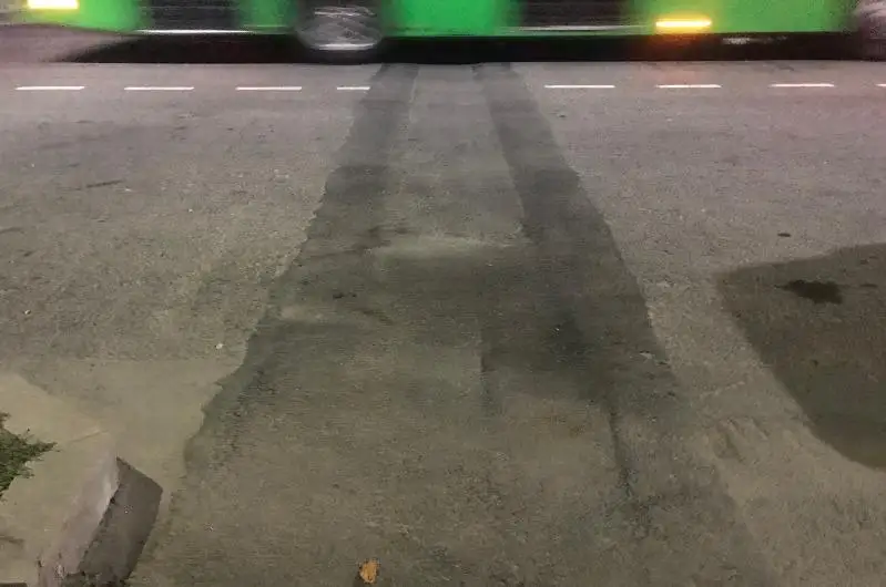 Нарушения в работах по ремонту троллейбусных линий выявили в Алматы