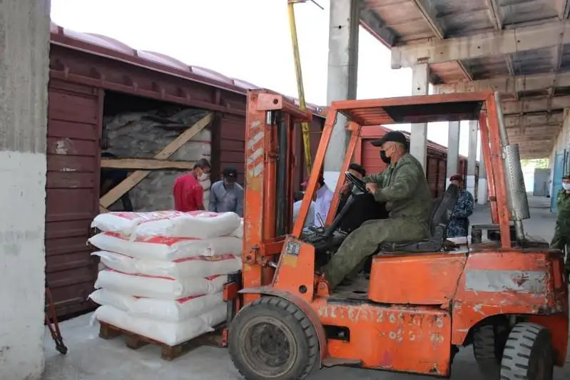 Казахстан отправил 800 тонн муки в Кыргызстан в качестве гуманитарной помощи