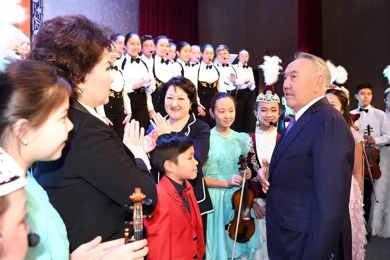 Елбасы посетил новую музыкальную школу