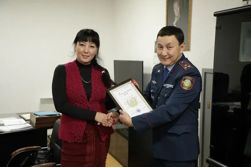 Самых активных волонтеров поблагодарили столичные полицейские