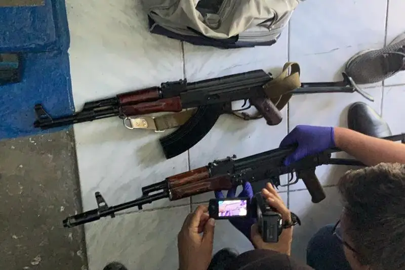 Спецоперация в Алматы: у двух ОПГ продолжают изымать сокрытое оружие