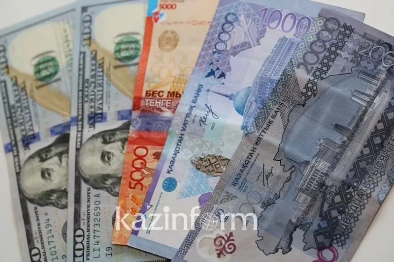 Почему тенге ослаб к доллару и окреп к рублю – причины назвали в Нацбанке