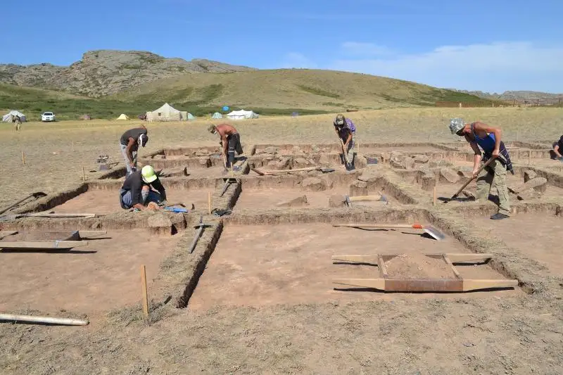 Курганы с усами – карагандинские археологи продолжают исследовать Аккезен