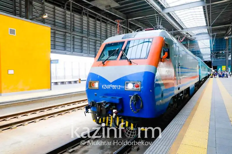 Курсирование некоторых поездов временно отменили в Казахстане