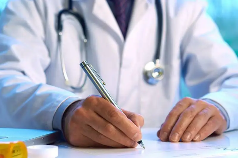 28 врачам перинатального центра в Атырау подписаны заявления об увольнении