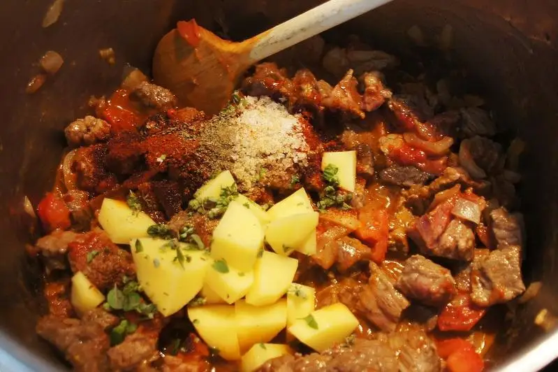 Многодетные матери готовят горячие обеды для карагандинских медиков