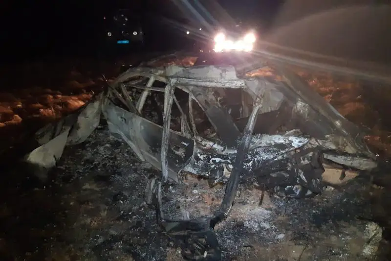 Автомобиль сгорел на трассе в Акмолинской области: двое погибли