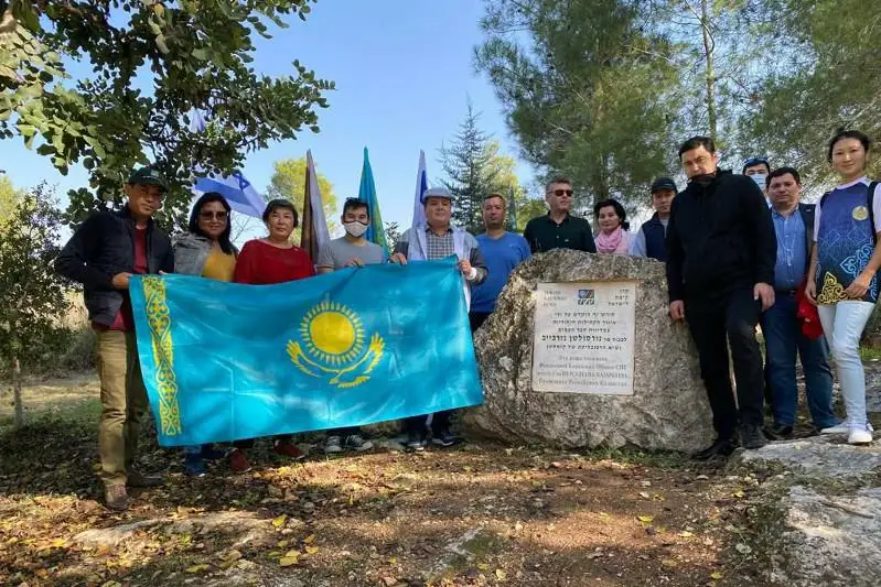 Казахстанские дипломаты в Израиле посетили Рощу Нурсултана Назарбаева