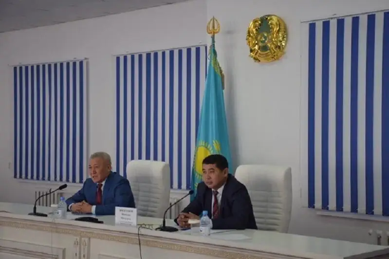 Проект очистки дна озера Шалкар обсудили в Актюбинской области