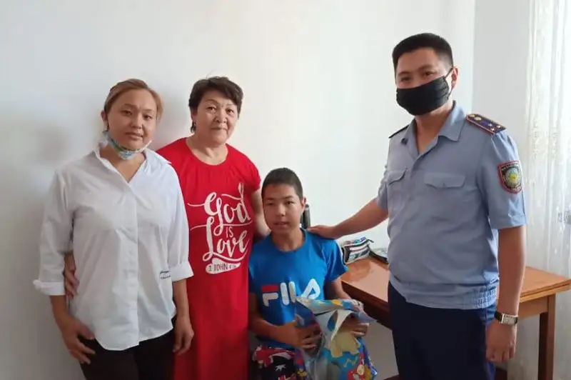 Дорога в школу: Атырауские полицейские помогают детям