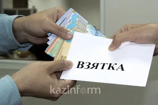 Сотрудника юстиции  заподозрили в получении взятки в СКО