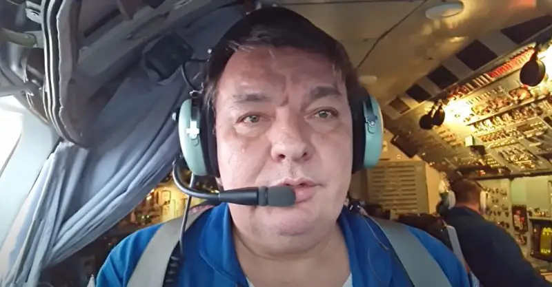 Пилот самого большого самолета в мире записал на видео посадку в Алматы