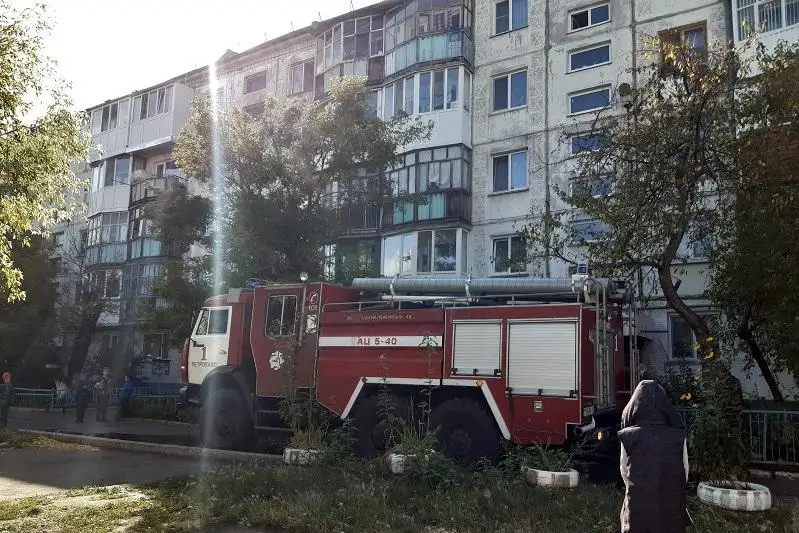 20 человек эвакуировали из-за пожара в Петропавловске