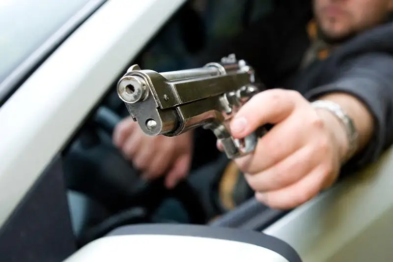 Хулиган расстрелял автомашину в Акмолинской области