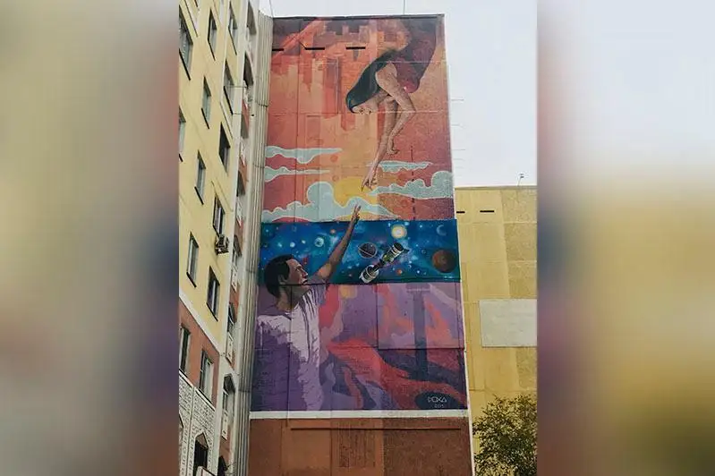Известный художник восстановил пострадавший мурал в Алматы
