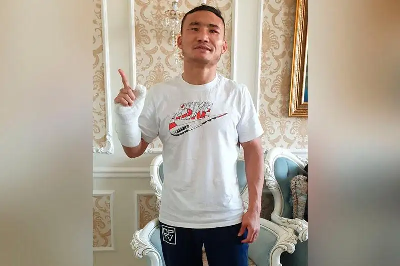 Канат Ислам боксировал со сломанной кистью - Qazaq promotions