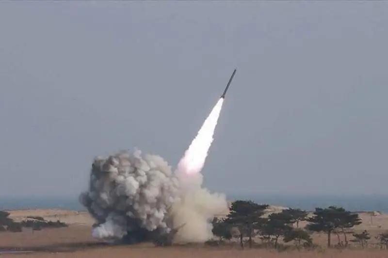 Ракета попала в нефтяной объект в Джидде