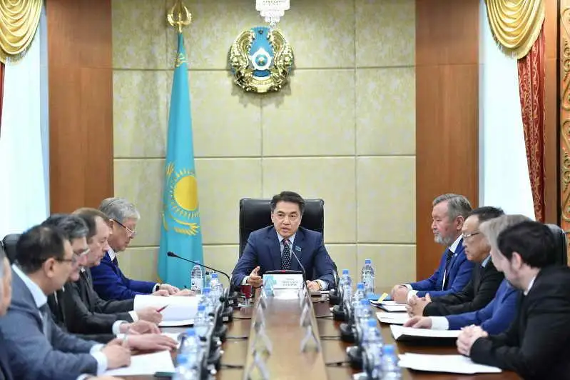 Подписан меморандум о сотрудничестве между Объединением депутатов маслихатов и Казахстанским союзом юристов