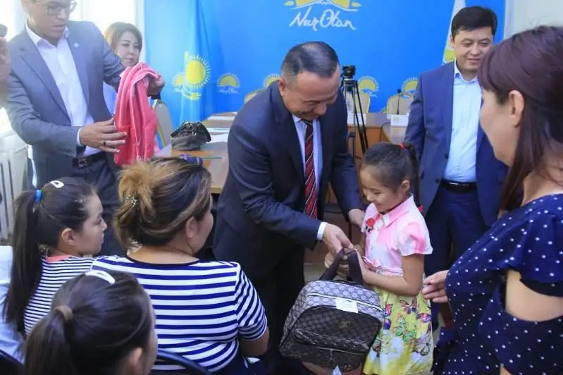 Старт акции «Дорога в школу» дала партия «Nur Otan» в Туркестанской области